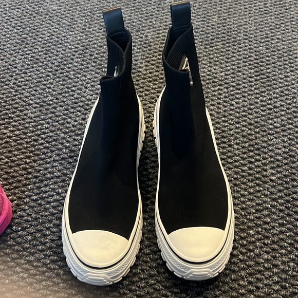 Size 6 Wishbone Sock Booties - Picture 2 of 4